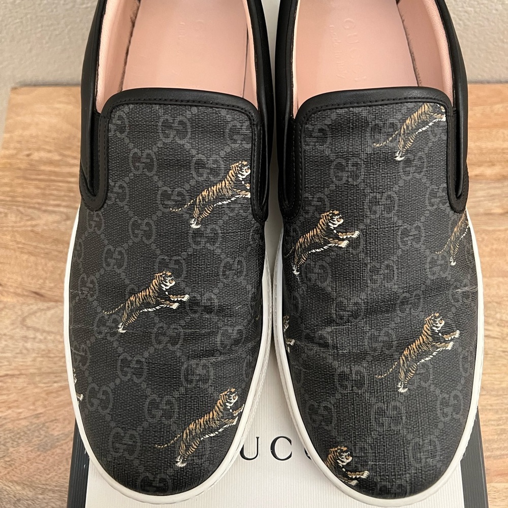 Gucci GG supreme tiger slip ons